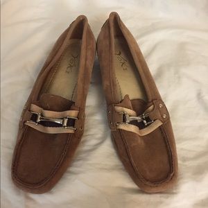 Yoki loafers